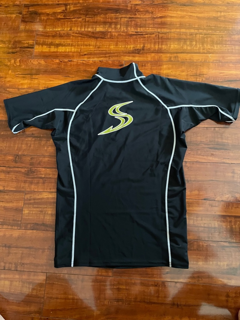 Men's Black Short-Sleeve Swim Rash Guard with Lime Simmer Logo Mens medium new